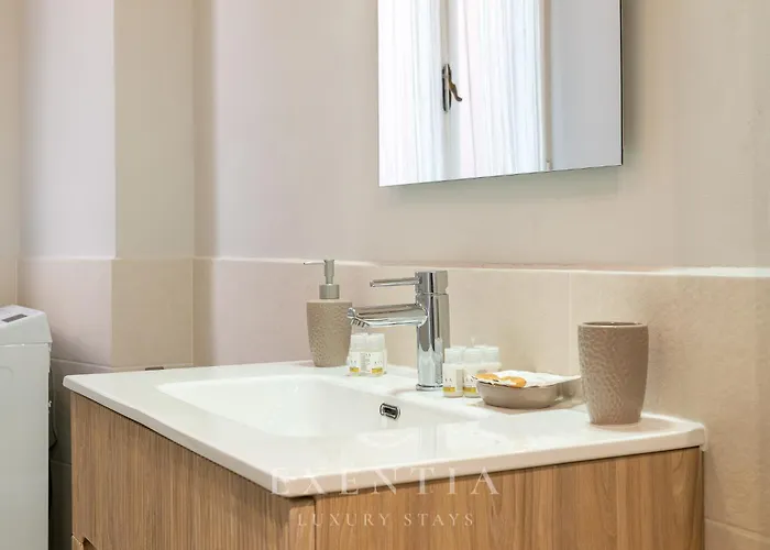 Eau De Trevi - Luxury Trevi Fountain Rome