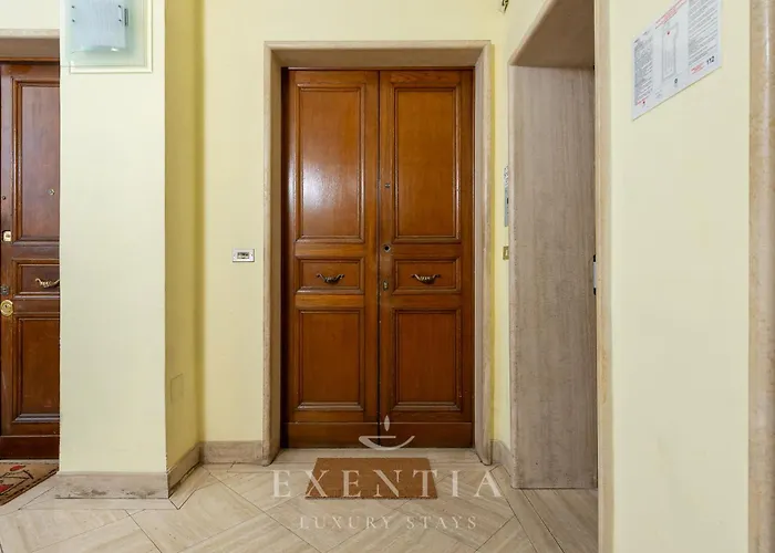 Eau De Trevi - Luxury Trevi Fountain Rome